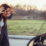 エンジンはかかるのに車が動かない！原因と焦らずできる対処法を徹底解説