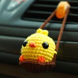 車内にキーホルダーをつける場所はどこがいい？安全で合法な位置を解説
