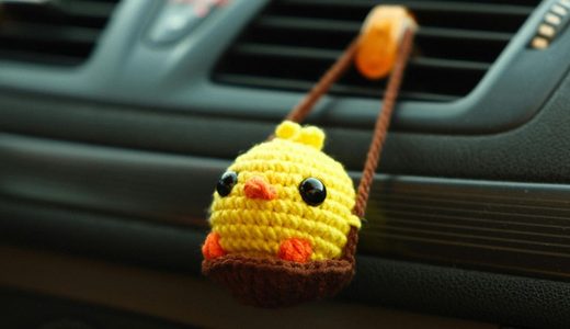 車内にキーホルダーをつける場所はどこがいい？安全で合法な位置を解説