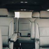 車の本革シートのしわ取り完全解説｜DIY改善法と失敗を防ぐプロの補修技術