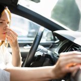 車のエアコンがカメムシ臭い！原因と確実な消臭対策を解説