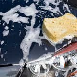 ヘッドライトの黄ばみ取りの裏ワザ検証！身近な道具の効果と失敗しない除去法