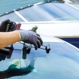 フロントガラスの撥水はいらない？不要とされる理由と正しい手入れ