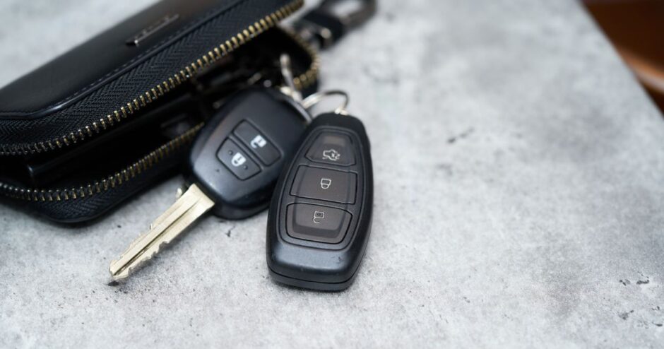 車のスマートキーを紛失した時の対処法！作成費用や依頼先の選び方を解説