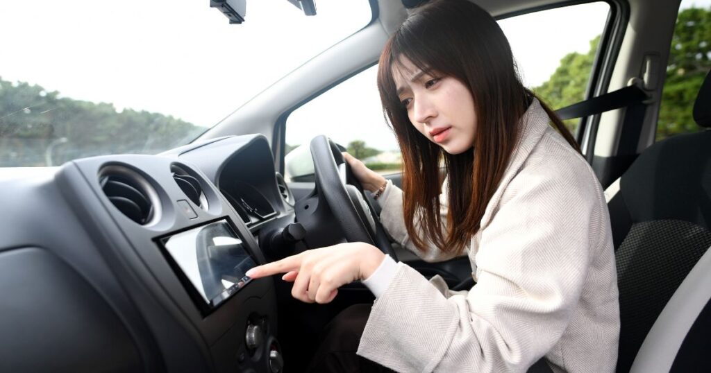 自動車メーカー・ナビメーカー別の地図更新費用比較